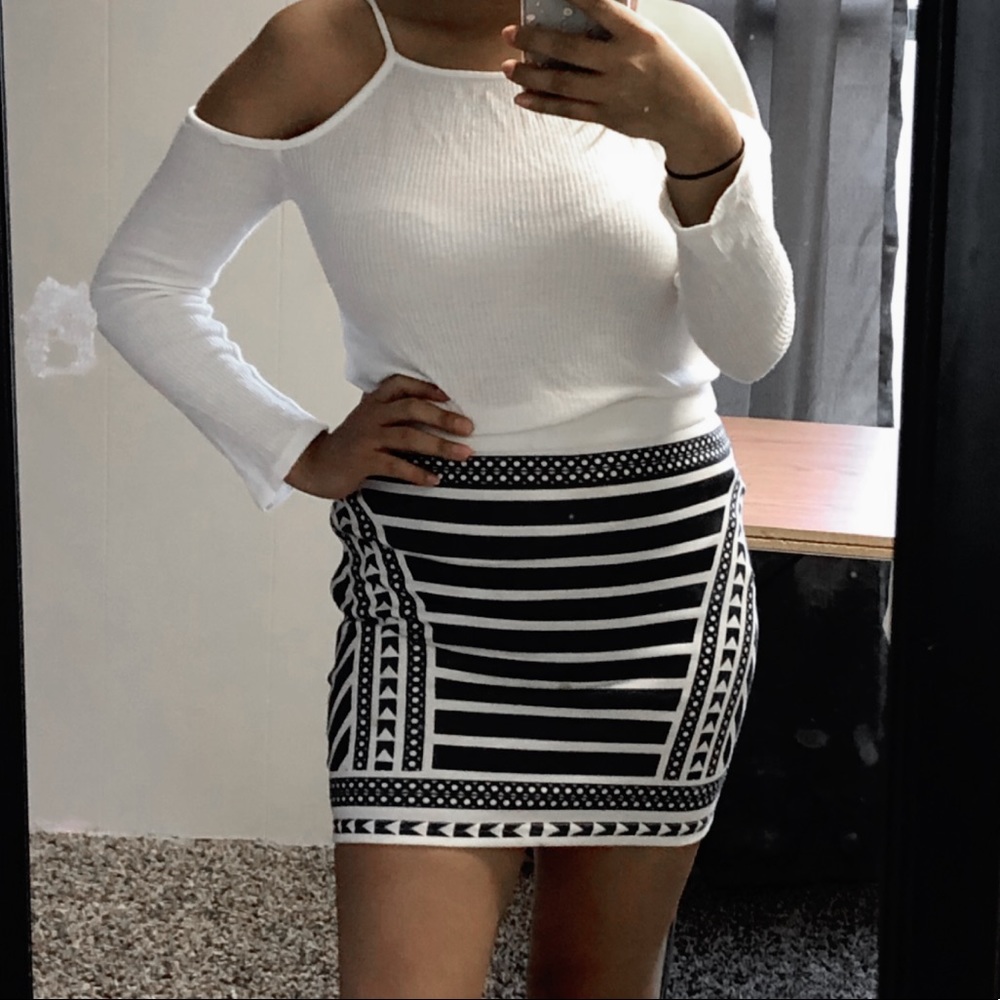 Skirt with patterns.
